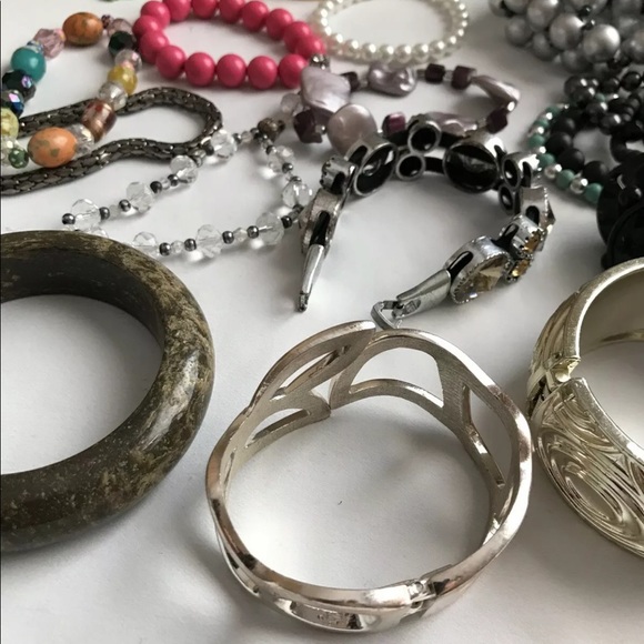 Bracelets Lot Vintage to Modern 24 pcs mixed - Picture 6 of 8